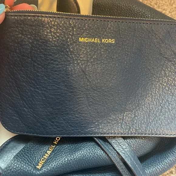 Michael Kors two totes in one reversible open tote with matching wristlet - Picture 13 of 13